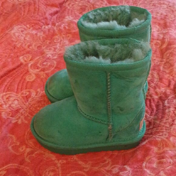 UGG Kids Vibrant Green Boots - Picture 4 of 6